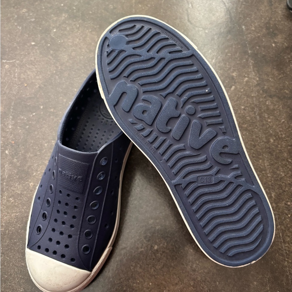 Native Shoes Kids Navy Blue and White Water Shoes - Picture 4 of 4